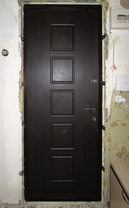 Дверь с черной МДФ панелью