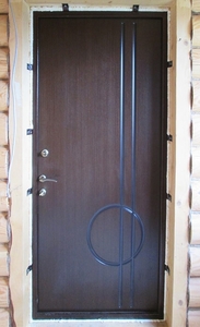 Дверь с фрезерованным рисунком