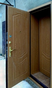 Дверь с внутренней отделкой светлым МДФ