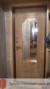 Фото стальной двери с зеркалом для квартиры