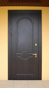 Дверь МДФ в частном доме