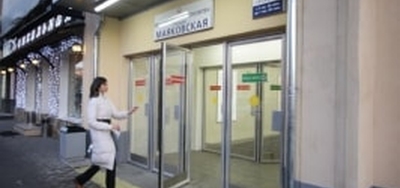 Двери с решетками в Московском метро
