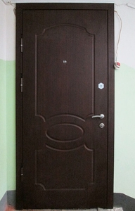 Фрезерованная квартирная дверь