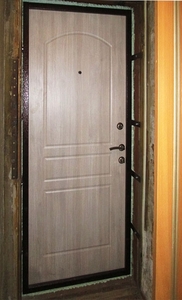 Квартирная дверь